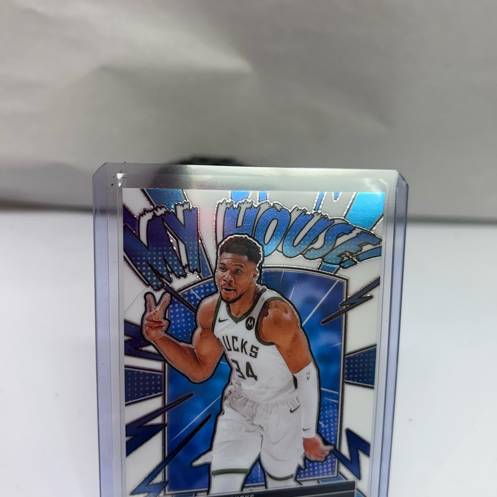 Optic Donna’s Gianna’s “My House” Refractor holo Card Gem Mint